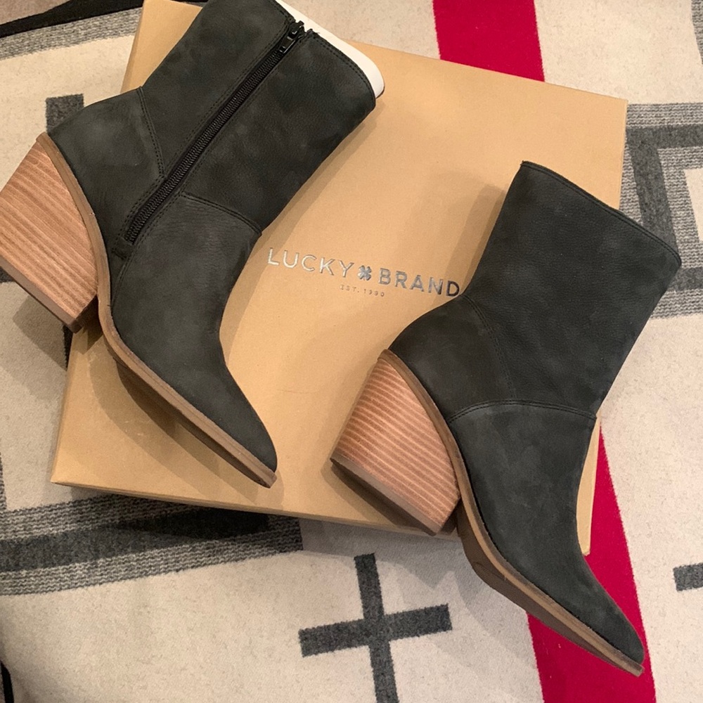Brand new LUCKY booties❤️❤️